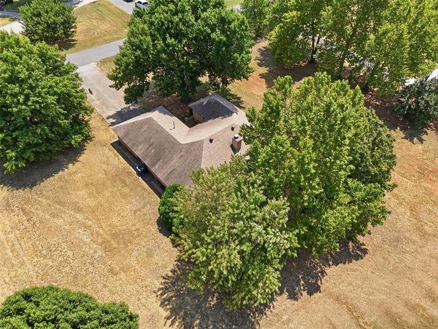 631 S Lariat Drive, Mustang, OK 73064