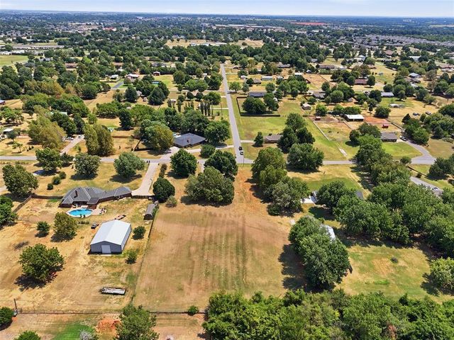 631 S Lariat Drive, Mustang, OK 73064