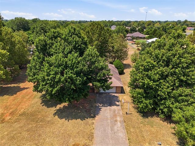 631 S Lariat Drive, Mustang, OK 73064