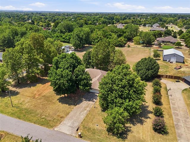631 S Lariat Drive, Mustang, OK 73064