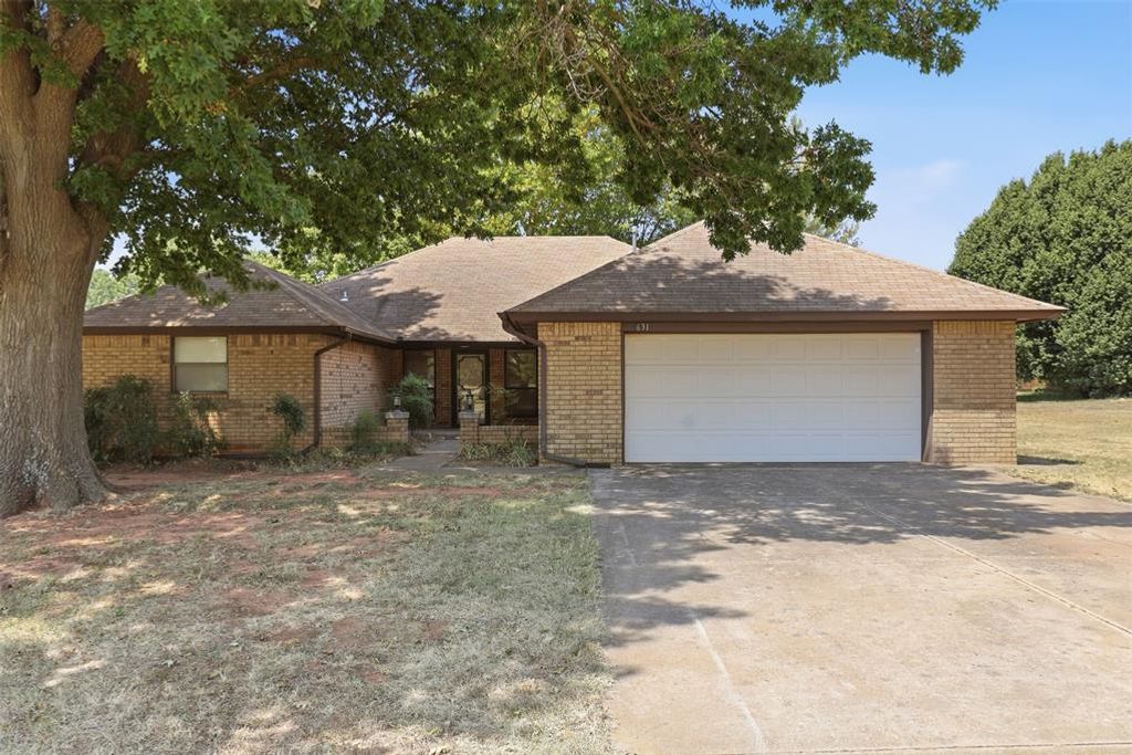 631 S Lariat Drive, Mustang, OK 73064