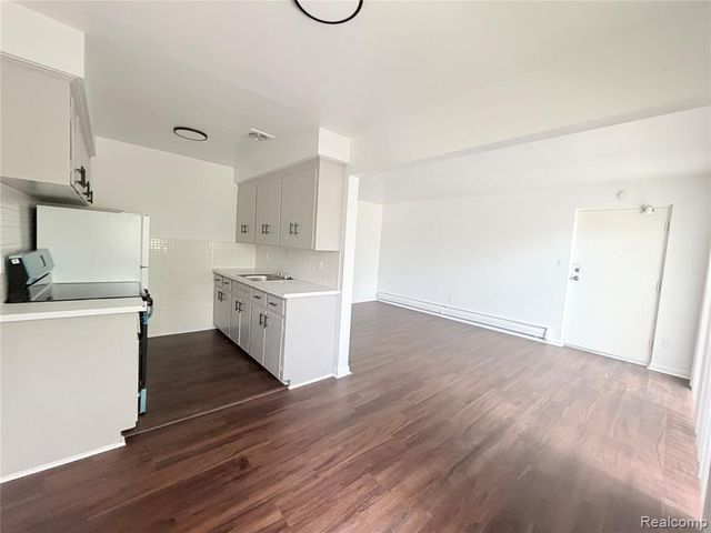 14940 Longacre Street, Detroit, MI 48227