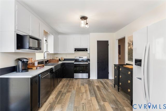 6904 Lakeshore Ct, Quinton, VA 23141