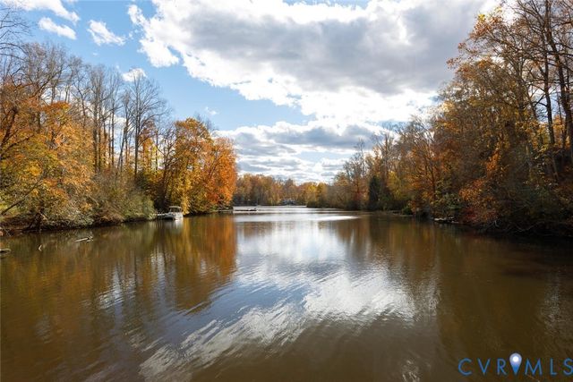 6904 Lakeshore Ct, Quinton, VA 23141