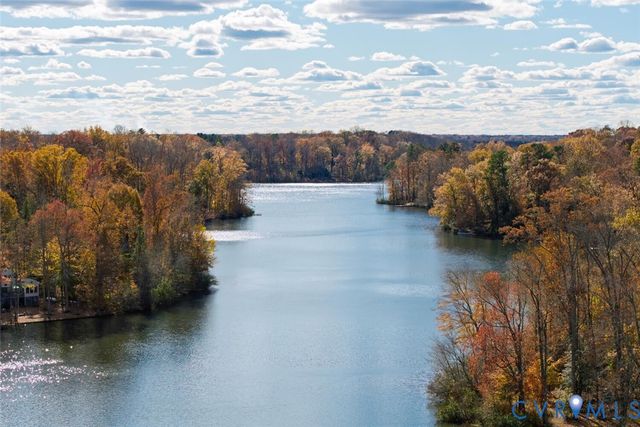 6904 Lakeshore Ct, Quinton, VA 23141