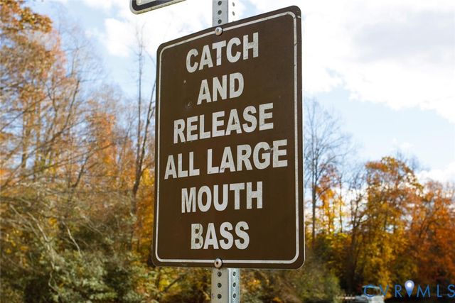 6904 Lakeshore Ct, Quinton, VA 23141