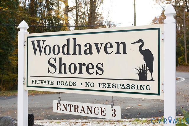 6904 Lakeshore Ct, Quinton, VA 23141