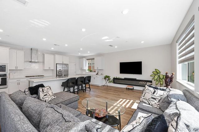 6024 Meru Way, Roseville, CA 95747