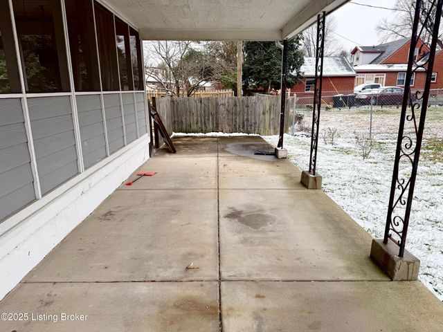 3302 Goldsmith Ln, Louisville, KY 40220