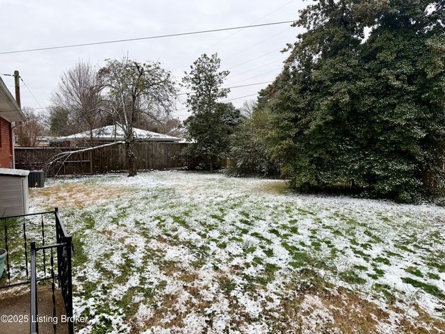 3302 Goldsmith Ln, Louisville, KY 40220