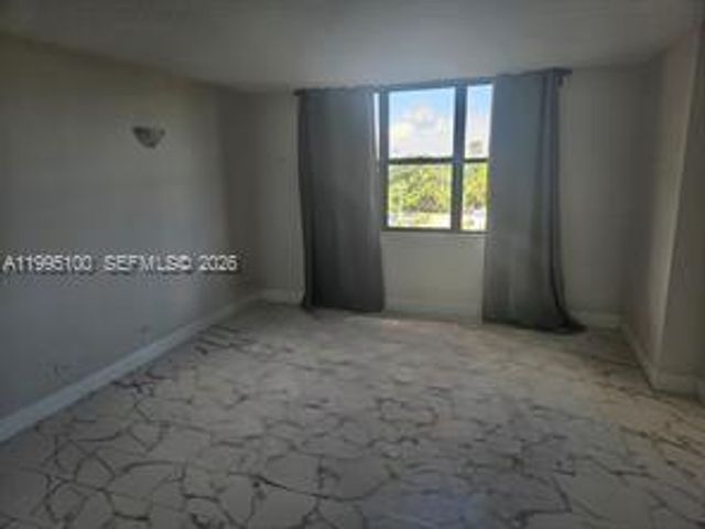 1800 NE 114th Street 401, Miami, FL 33181