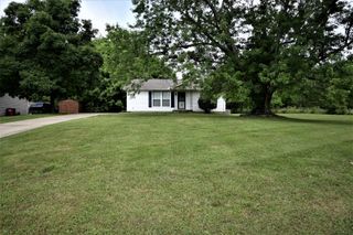 1515 Dunbar Cave Rd, Clarksville, TN 37043