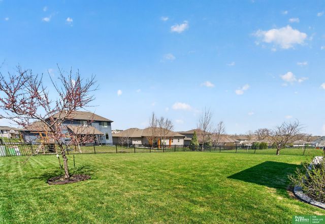 512 Sherwood Drive, Gretna, NE 68028