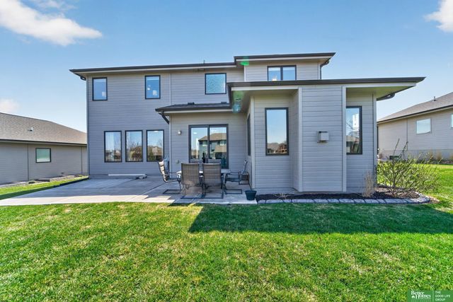 512 Sherwood Drive, Gretna, NE 68028