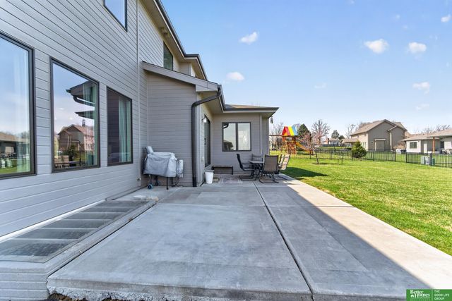 512 Sherwood Drive, Gretna, NE 68028