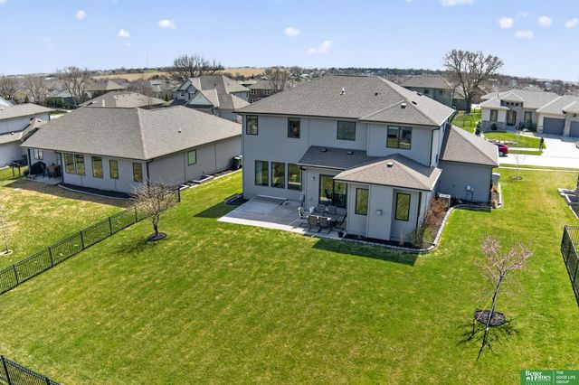 512 Sherwood Drive, Gretna, NE 68028