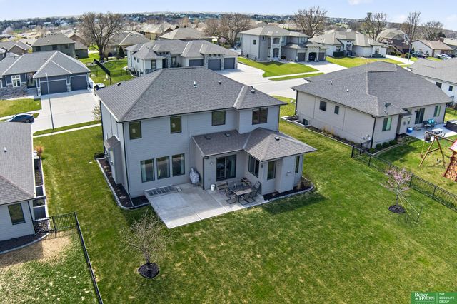 512 Sherwood Drive, Gretna, NE 68028