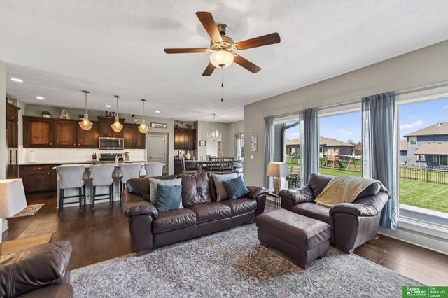 512 Sherwood Drive, Gretna, NE 68028