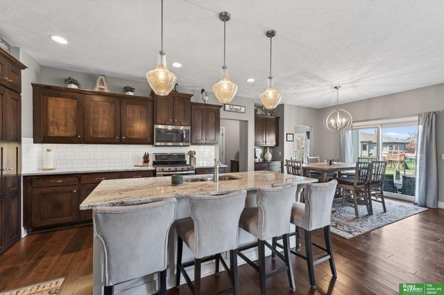 512 Sherwood Drive, Gretna, NE 68028