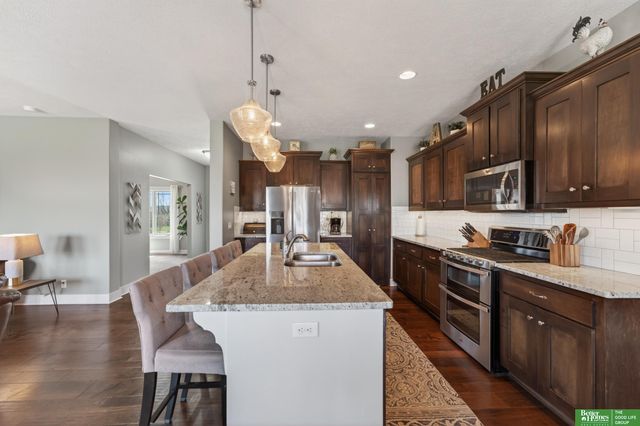 512 Sherwood Drive, Gretna, NE 68028