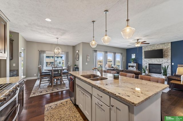 512 Sherwood Drive, Gretna, NE 68028
