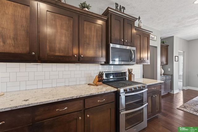 512 Sherwood Drive, Gretna, NE 68028