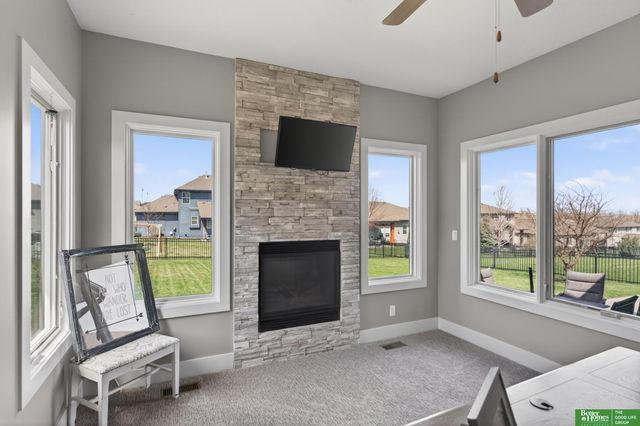 512 Sherwood Drive, Gretna, NE 68028