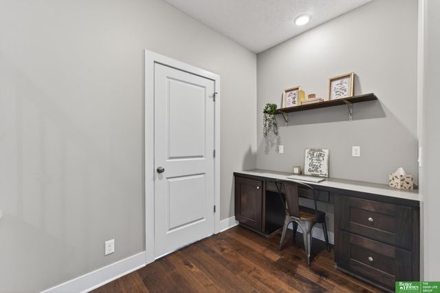 512 Sherwood Drive, Gretna, NE 68028