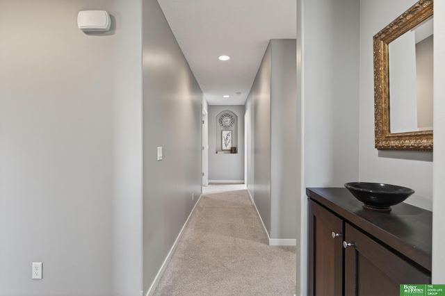 512 Sherwood Drive, Gretna, NE 68028