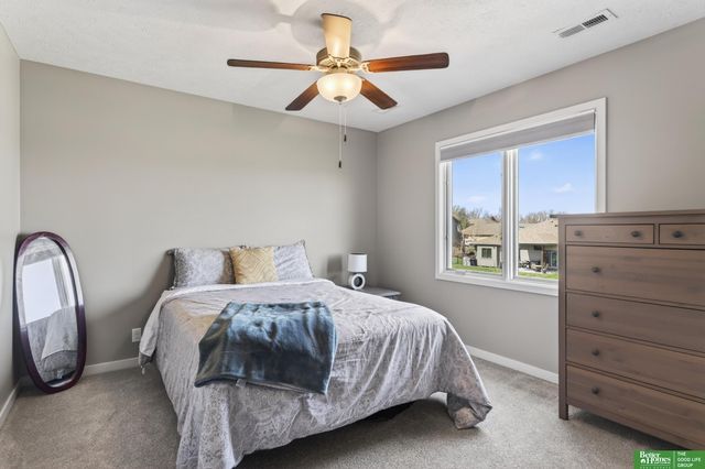 512 Sherwood Drive, Gretna, NE 68028