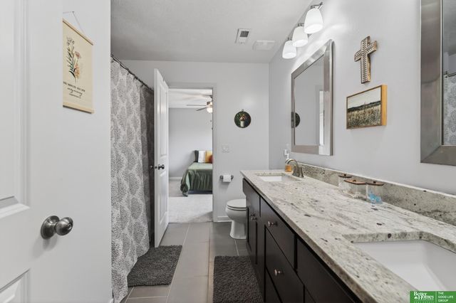 512 Sherwood Drive, Gretna, NE 68028