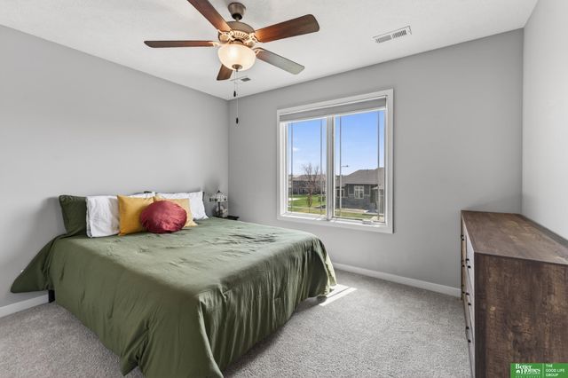 512 Sherwood Drive, Gretna, NE 68028