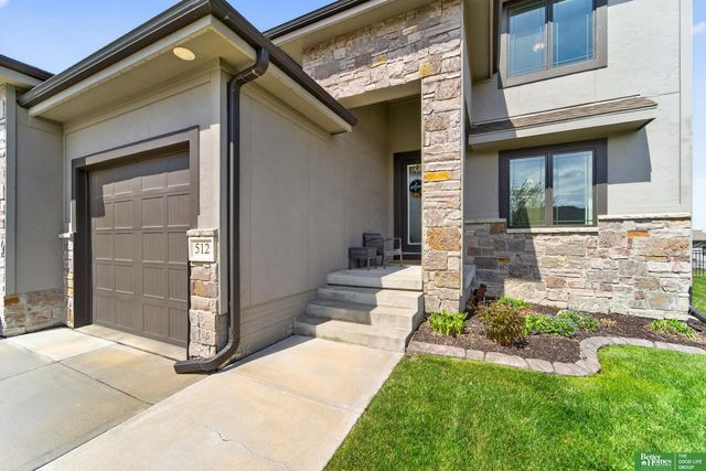 512 Sherwood Drive, Gretna, NE 68028