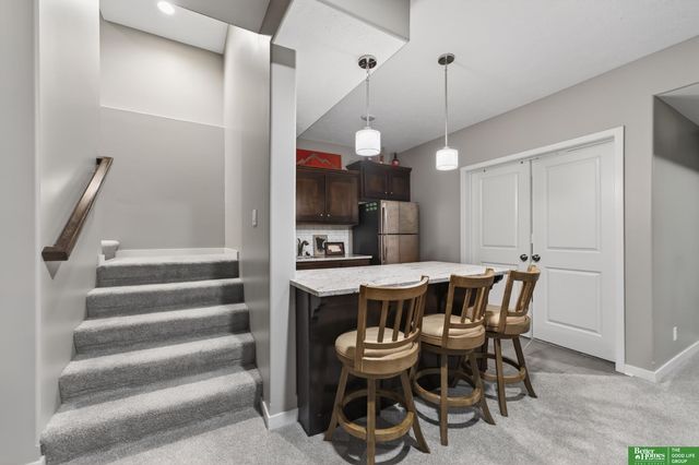 512 Sherwood Drive, Gretna, NE 68028