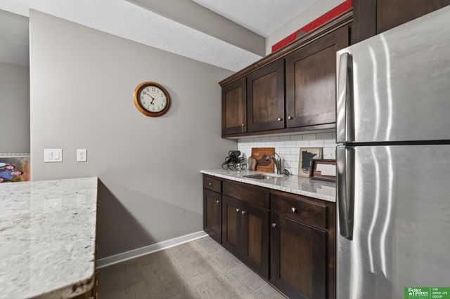 512 Sherwood Drive, Gretna, NE 68028