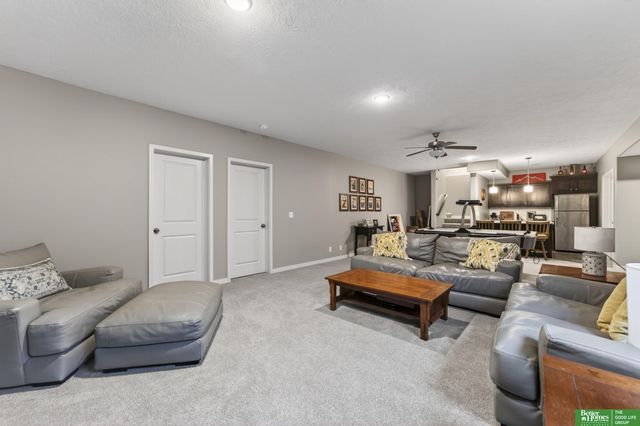 512 Sherwood Drive, Gretna, NE 68028