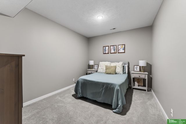 512 Sherwood Drive, Gretna, NE 68028