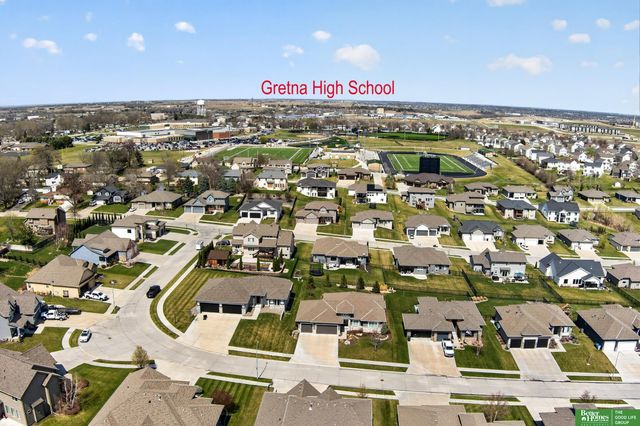 512 Sherwood Drive, Gretna, NE 68028