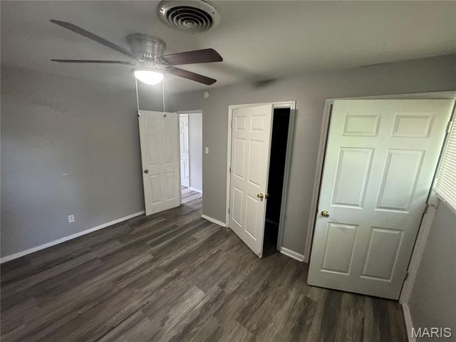 6837 Saint Olaf Drive, St Louis, MO 63134