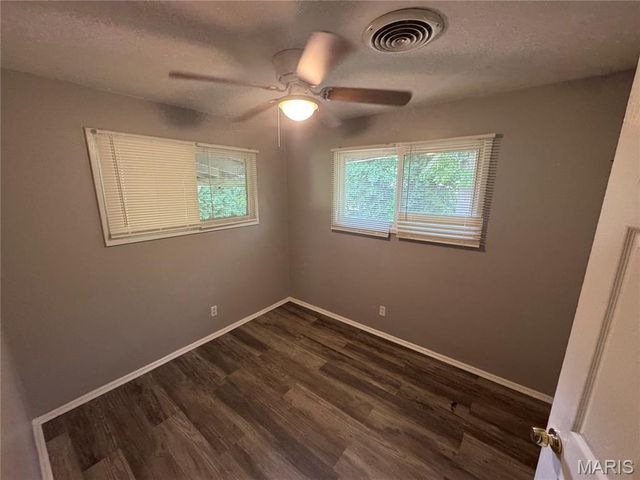 6837 Saint Olaf Drive, St Louis, MO 63134