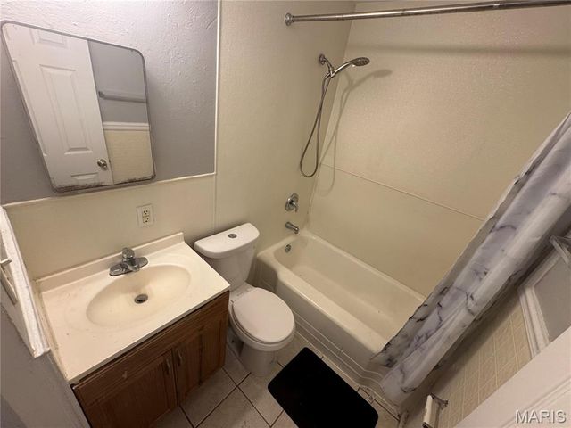 6837 Saint Olaf Drive, St Louis, MO 63134