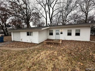 6837 Saint Olaf Drive, St Louis, MO 63134