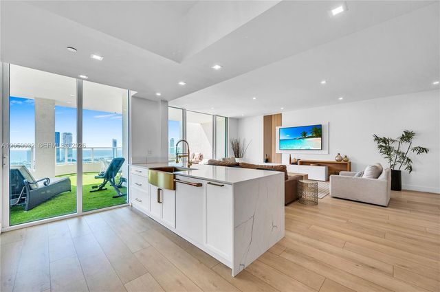 3330 NE 190th Street UPH11, Aventura, FL 33180