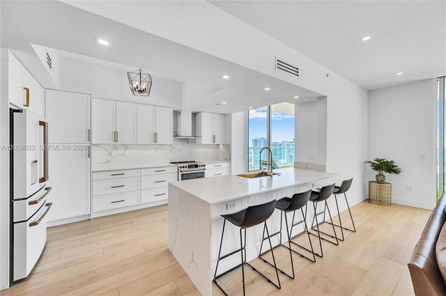 3330 NE 190th Street UPH11, Aventura, FL 33180