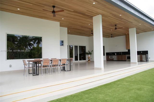 13231 SW 220 ST, Miami, FL 33170