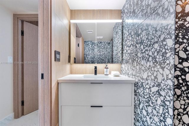 2080 S Ocean Dr 809, Hallandale Beach, FL 33009