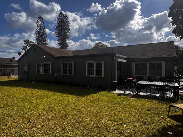 112 NE Caprona Avenue, Port St Lucie, FL 34983