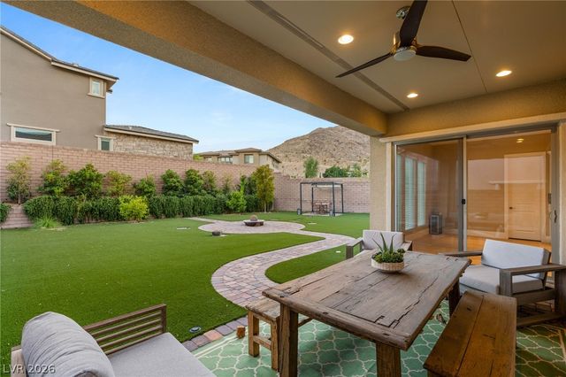 2720 Natural Rock Drive, Las Vegas, NV 89138