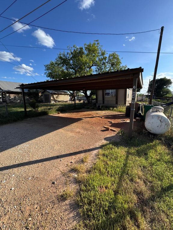 Image 12 of property listing at 6409 Lincoln Park Road, San Angelo, TX 76904