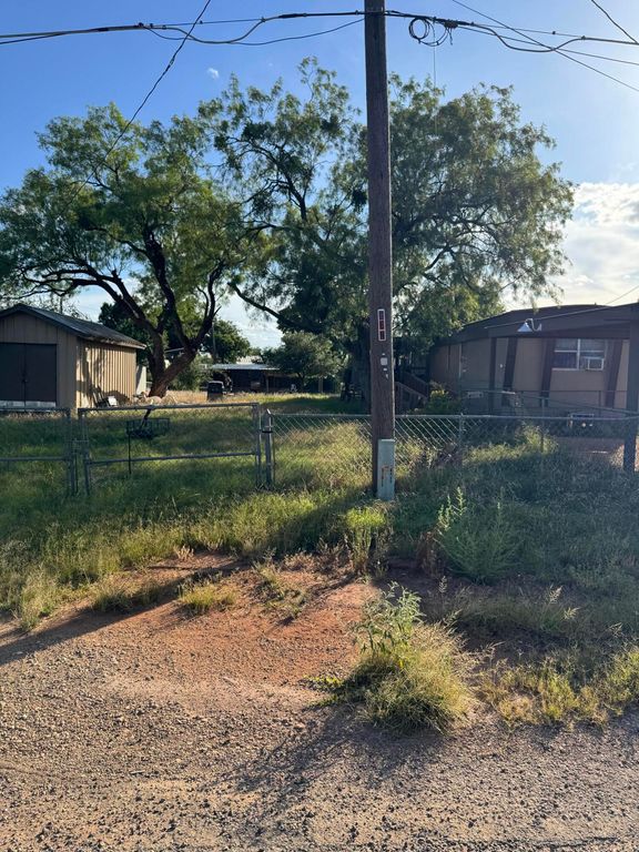 Image 13 of property listing at 6409 Lincoln Park Road, San Angelo, TX 76904